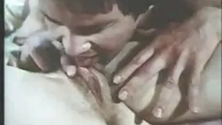 뼈 긴 흰색 쇠고기는 인형 포르노 휘파람 및 정액 입에 두꺼운 씨앗