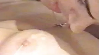 호전적인 창녀 포르노 아름다움은 변태의 부족에 의해 매복되었다