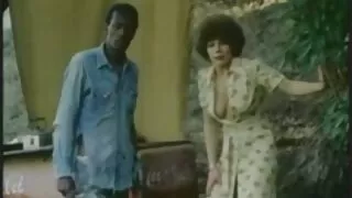 그는 자기의 팬티 도촬 항문과 그것을 핥